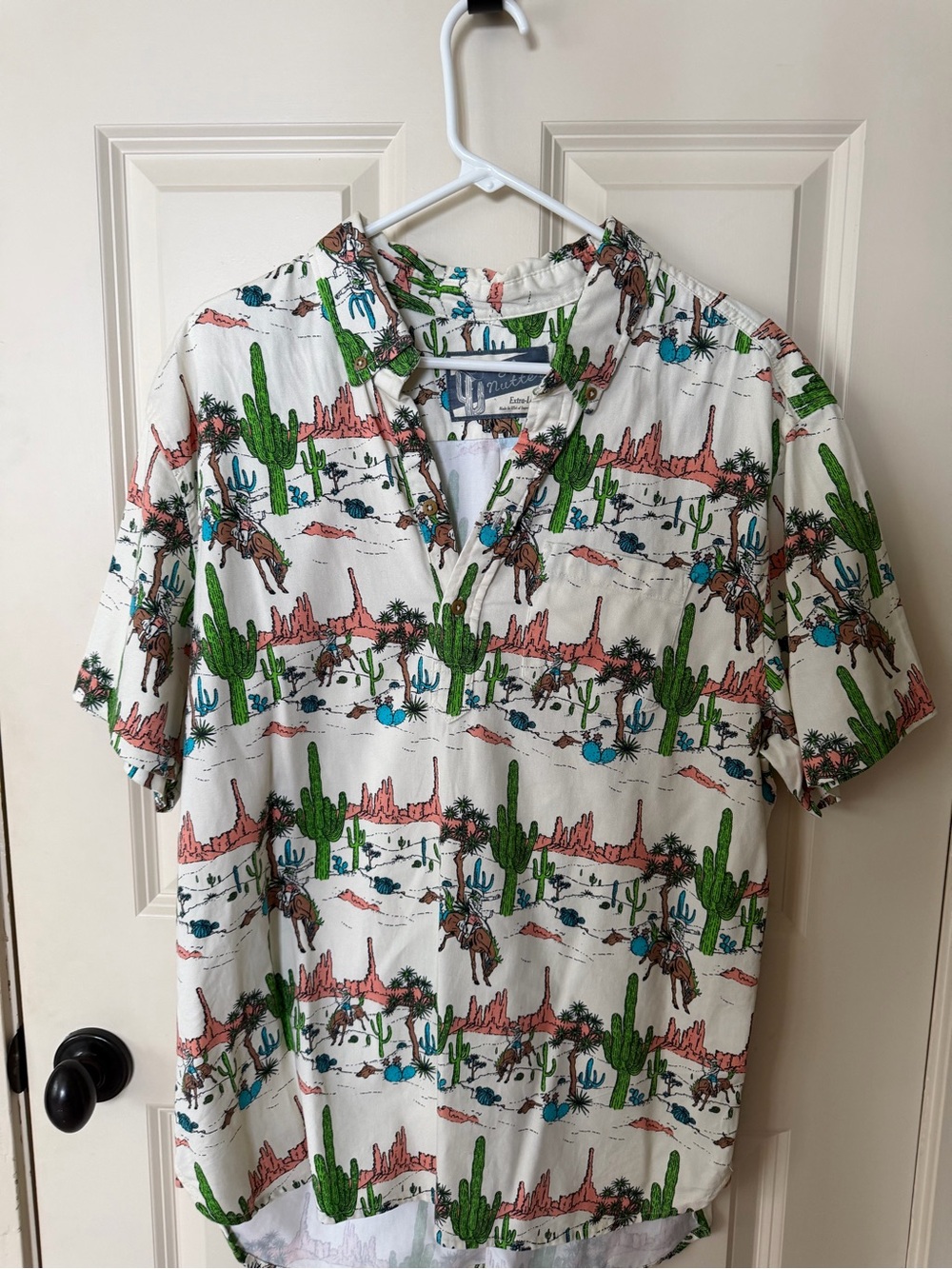 Chubbies Men's off white Desert Print Short-Sleeve Shirt